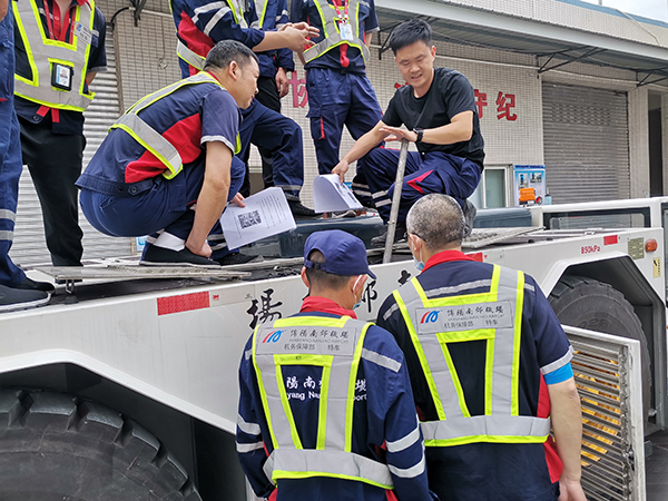 1651740908199237.jpeg 機(jī)務(wù)保障部開展?fàn)恳囀ё烂鎽?yīng)急演練2.jpeg