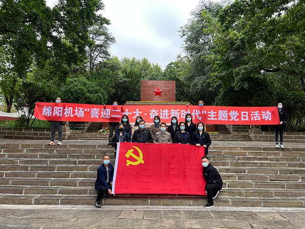 第一、第十三、第十七黨支部聯(lián)合開展“喜迎二十大·奮進(jìn)新時代”主題黨日活動.jpg